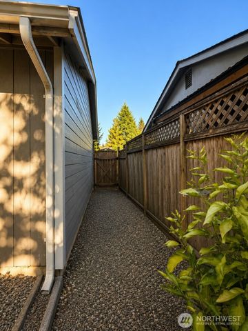 31245 9th Avenue S, Federal Way, WA 98003