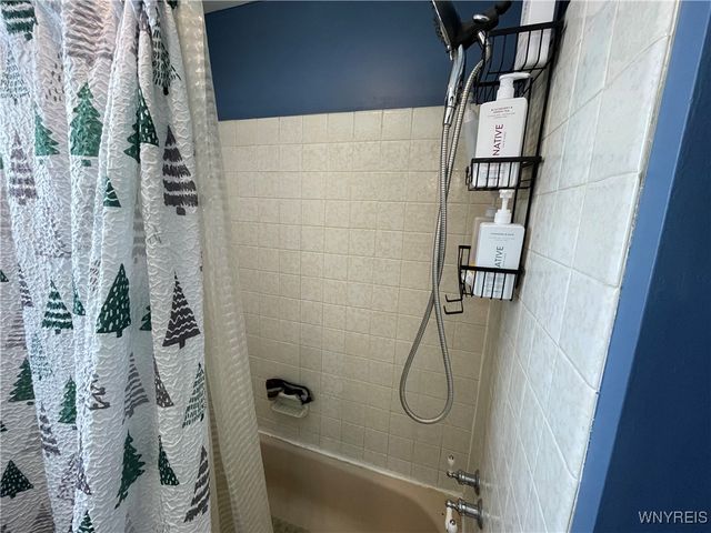 5708 Aaron Drive, Lockport Town, NY 14094