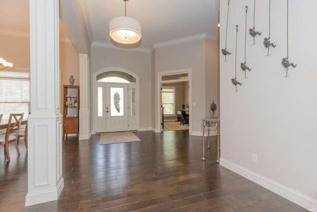 6400 River Ridge Drive, Newburgh, IN 47630