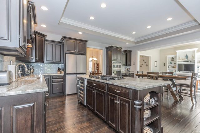 6400 River Ridge Drive, Newburgh, IN 47630
