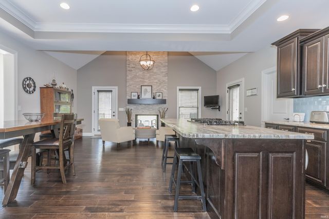 6400 River Ridge Drive, Newburgh, IN 47630