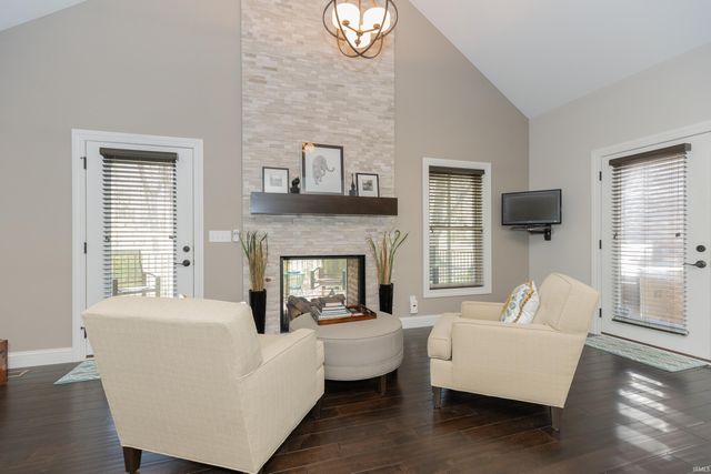 6400 River Ridge Drive, Newburgh, IN 47630