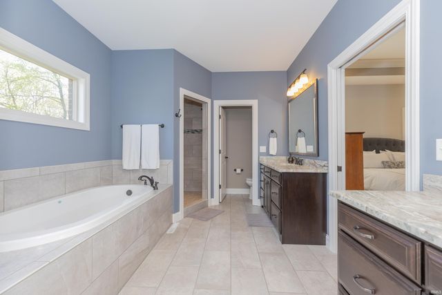 6400 River Ridge Drive, Newburgh, IN 47630