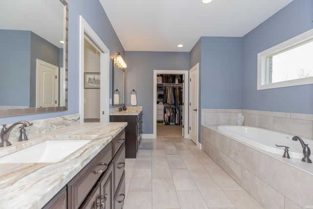 6400 River Ridge Drive, Newburgh, IN 47630