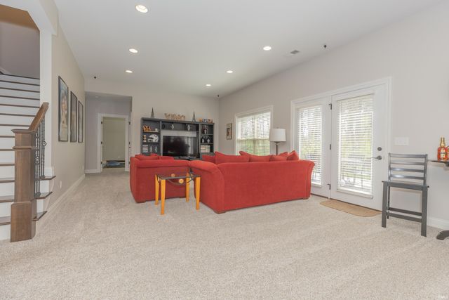 6400 River Ridge Drive, Newburgh, IN 47630
