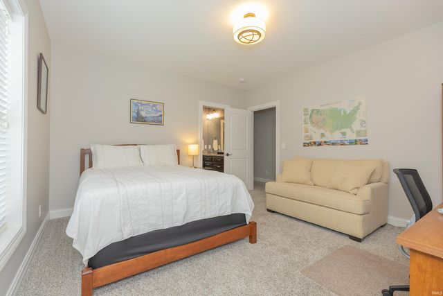 6400 River Ridge Drive, Newburgh, IN 47630
