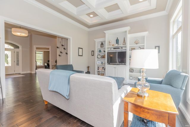 6400 River Ridge Drive, Newburgh, IN 47630