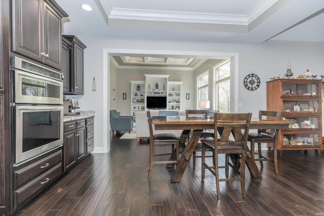 6400 River Ridge Drive, Newburgh, IN 47630