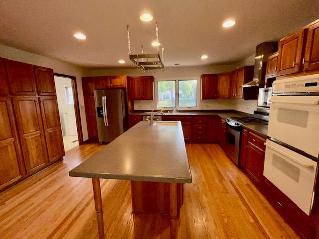 112 Braemar Drive, Elk Grove Village, IL 60007