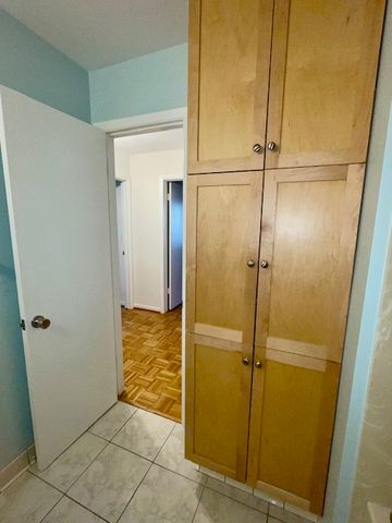 112 Braemar Drive, Elk Grove Village, IL 60007