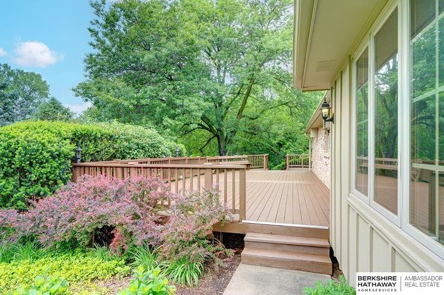 11120 Pine Plaza, Omaha, NE 68144