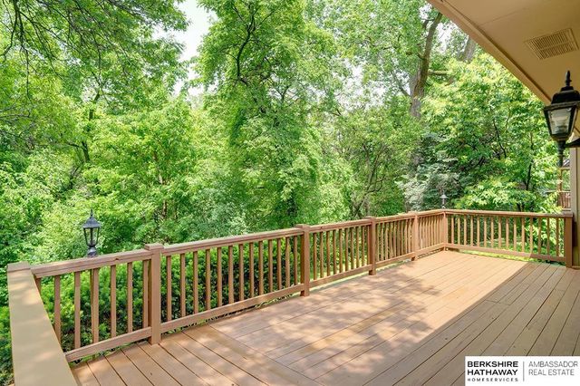 11120 Pine Plaza, Omaha, NE 68144