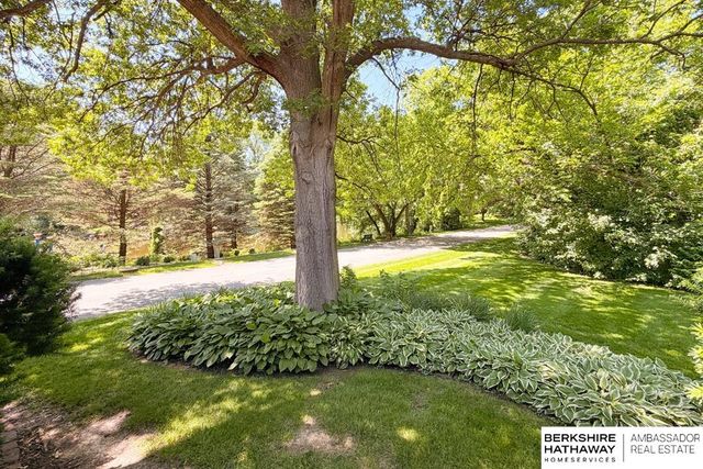 11120 Pine Plaza, Omaha, NE 68144