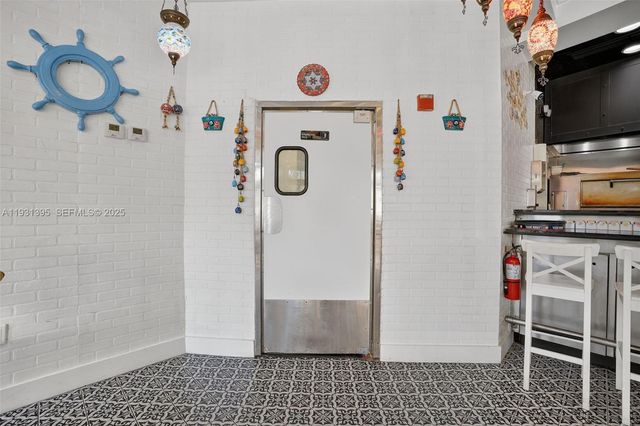 Turnkey Restaurant & Bar For Sale Prime Plantation, Plantation, FL 33324