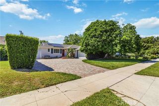 23020 Haynes, West Hills (los Angeles), CA 91307