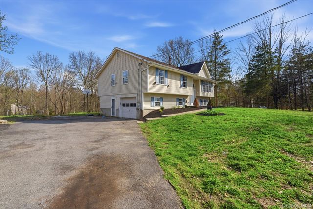 600 Twin Arch Road, Rock Tavern, NY 12575