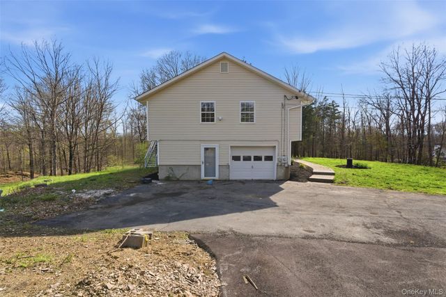 600 Twin Arch Road, Rock Tavern, NY 12575