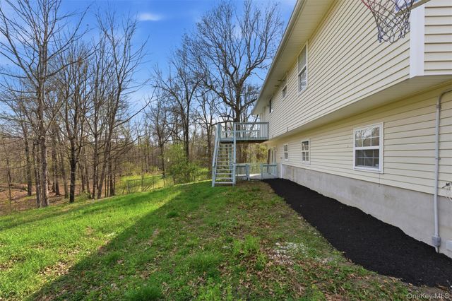 600 Twin Arch Road, Rock Tavern, NY 12575