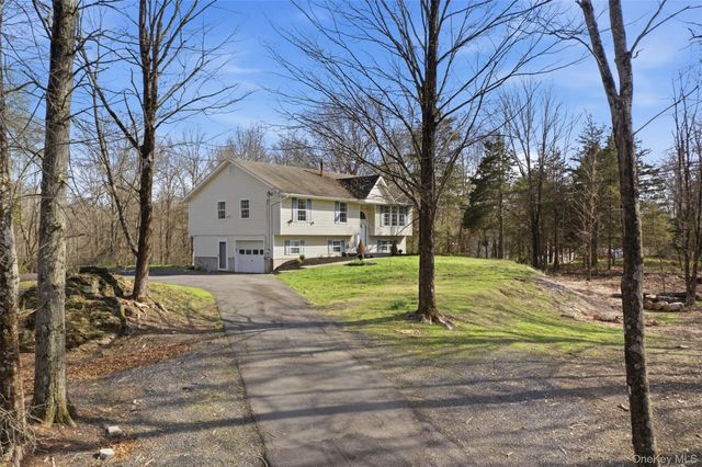 600 Twin Arch Road, Rock Tavern, NY 12575