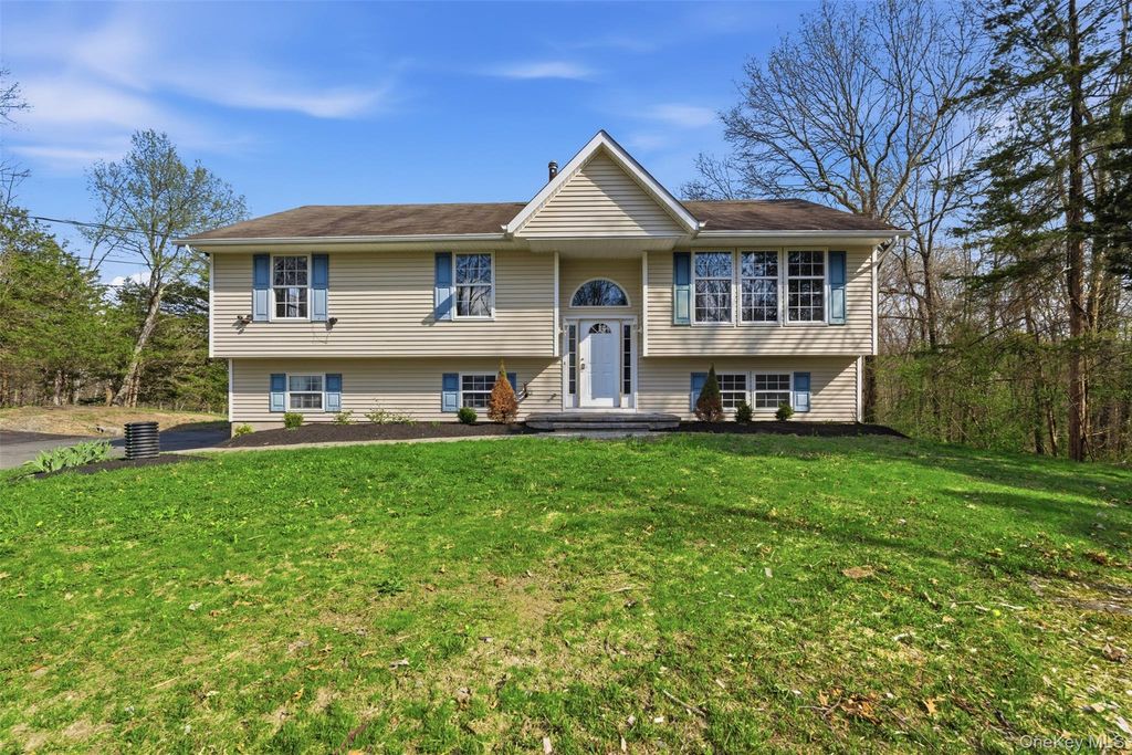 600 Twin Arch Road, Rock Tavern, NY 12575