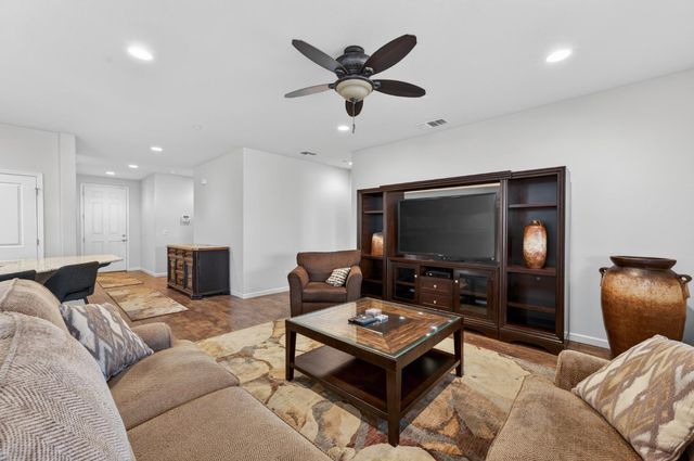 7901 Dearne Way, Elk Grove, CA 95757