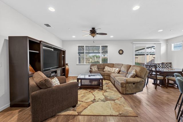 7901 Dearne Way, Elk Grove, CA 95757