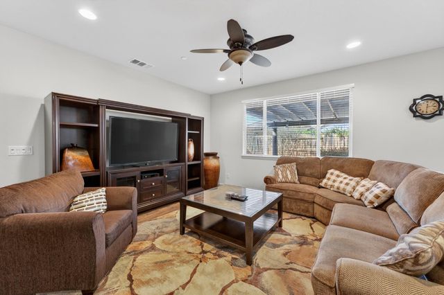 7901 Dearne Way, Elk Grove, CA 95757