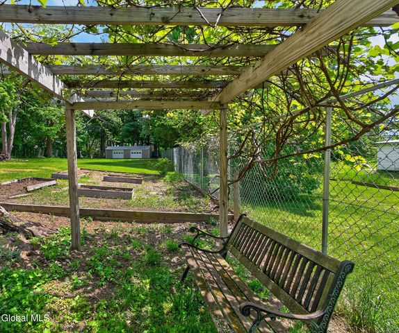 38 Elsmere Avenue, Bethlehem, NY 12054