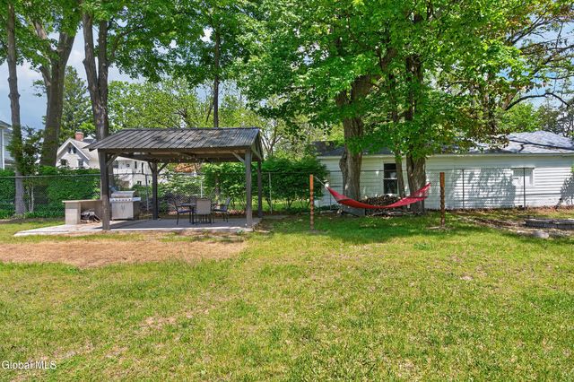 38 Elsmere Avenue, Bethlehem, NY 12054