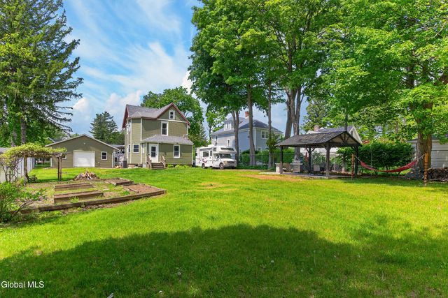 38 Elsmere Avenue, Bethlehem, NY 12054