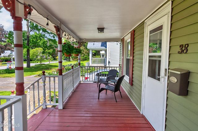 38 Elsmere Avenue, Bethlehem, NY 12054