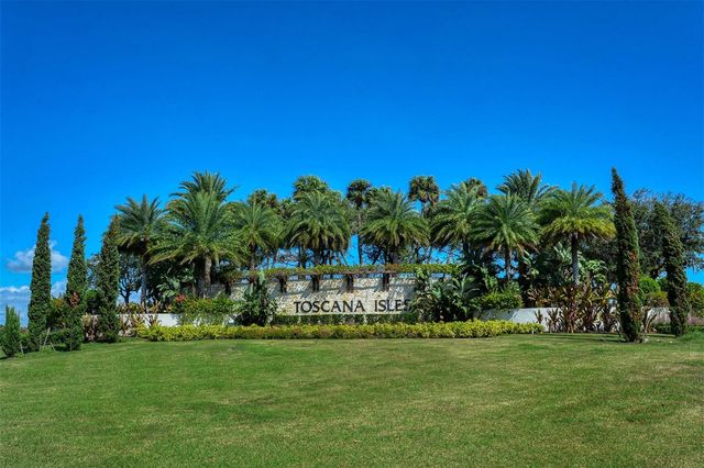 701 MARAVIYA BOULEVARD, Nokomis, FL 34275