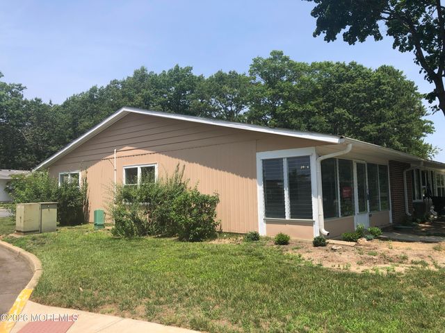 531A Dartmoor Court, Lakewood, NJ 08701