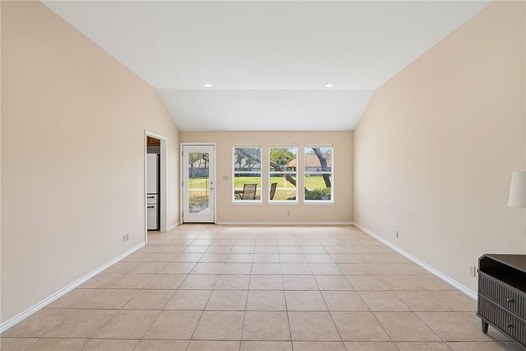 101 Cedar Ridge Dr, Rockport, TX 78382 — photo 5