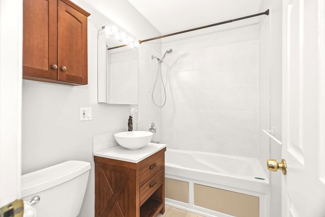 1819 W TOUHY Avenue 6, Chicago, IL 60626