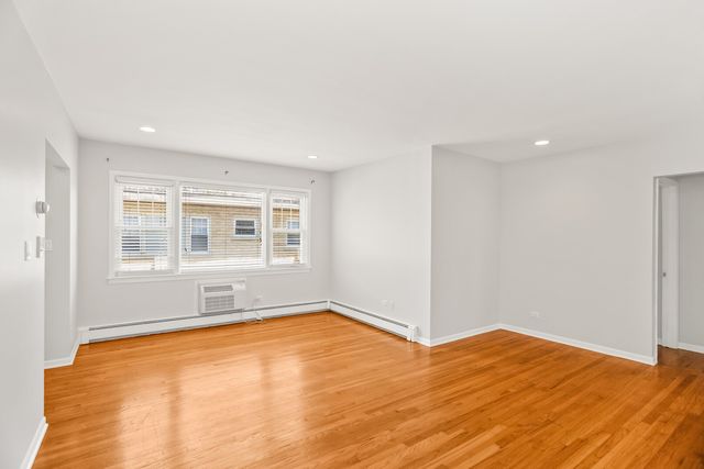 1819 W TOUHY Avenue 6, Chicago, IL 60626