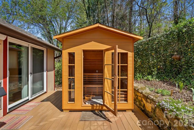 48 Springvale Avenue, Asheville, NC 28803