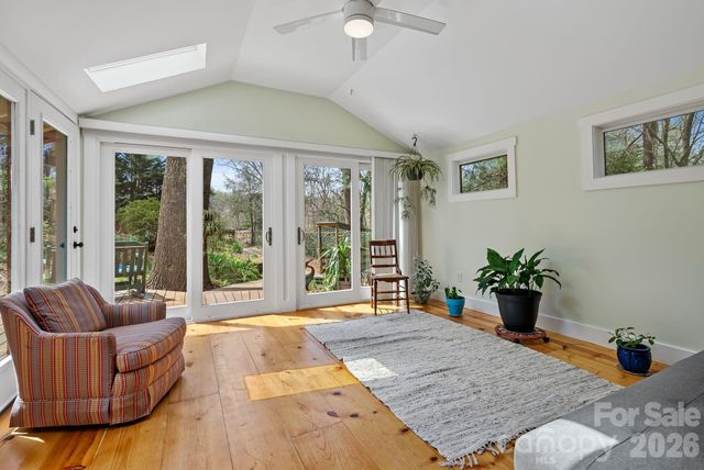 48 Springvale Avenue, Asheville, NC 28803