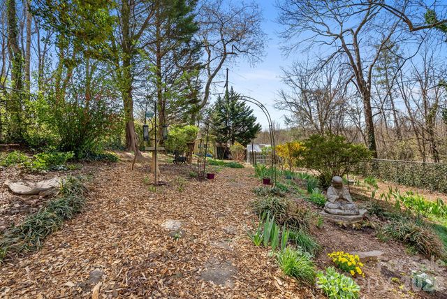 48 Springvale Avenue, Asheville, NC 28803