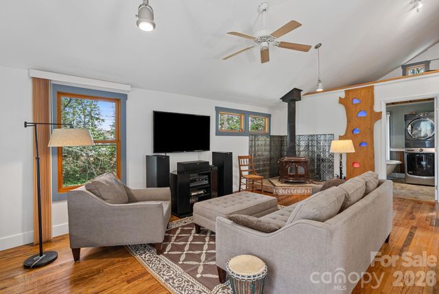 48 Springvale Avenue, Asheville, NC 28803