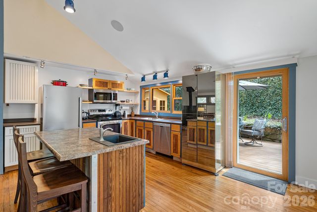 48 Springvale Avenue, Asheville, NC 28803