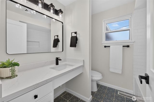 30025 14th Avenue S, Federal Way, WA 98003