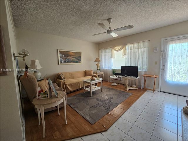 820 SW 11 Street 4B, Hallandale Beach, FL 33009