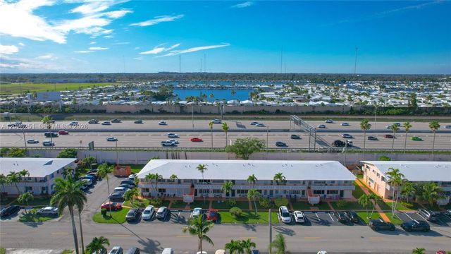 820 SW 11 Street 4B, Hallandale Beach, FL 33009