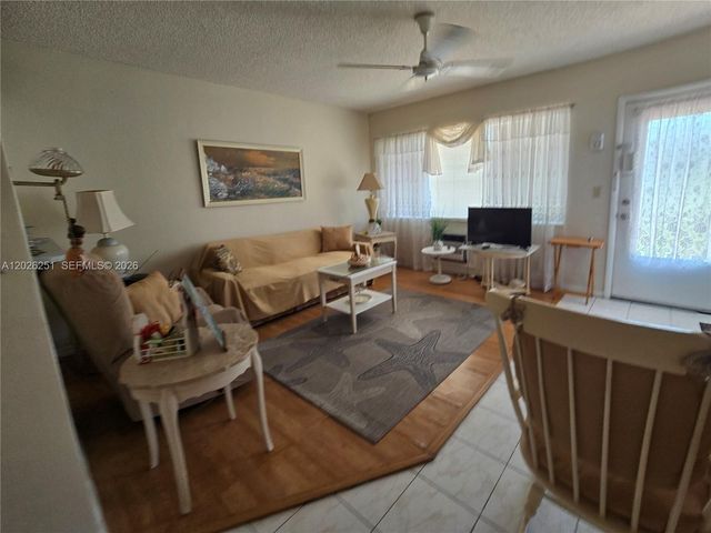 820 SW 11 Street 4B, Hallandale Beach, FL 33009