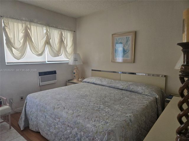 820 SW 11 Street 4B, Hallandale Beach, FL 33009