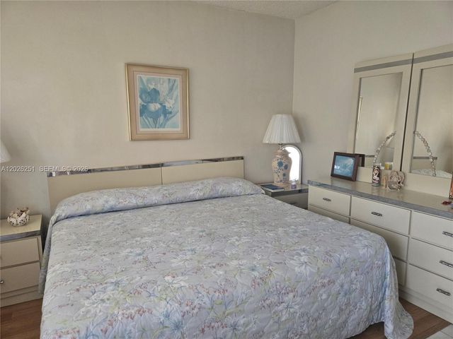 820 SW 11 Street 4B, Hallandale Beach, FL 33009