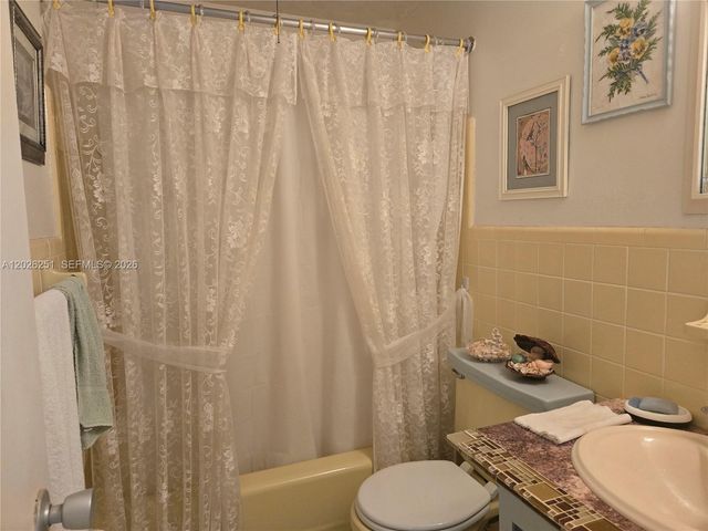 820 SW 11 Street 4B, Hallandale Beach, FL 33009