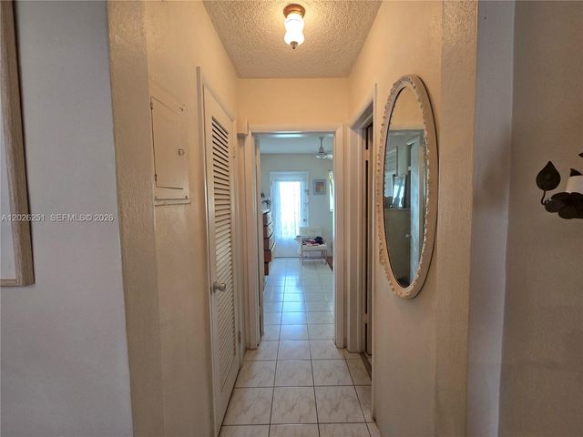 820 SW 11 Street 4B, Hallandale Beach, FL 33009