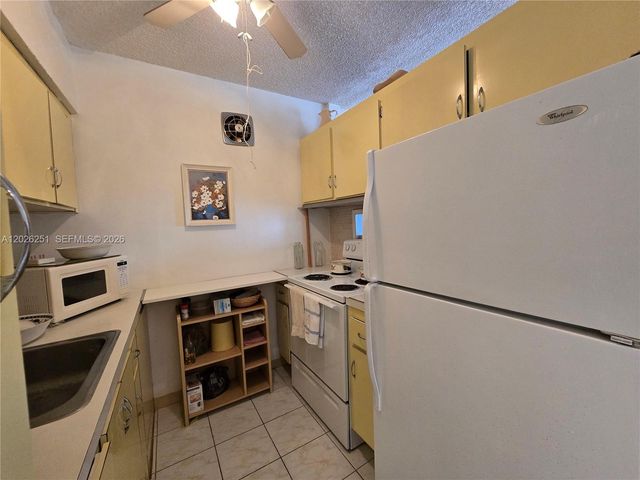 820 SW 11 Street 4B, Hallandale Beach, FL 33009